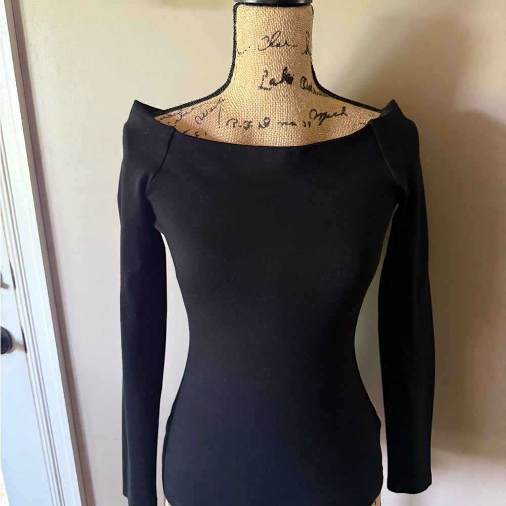 L'AGENCE Classic Black Top